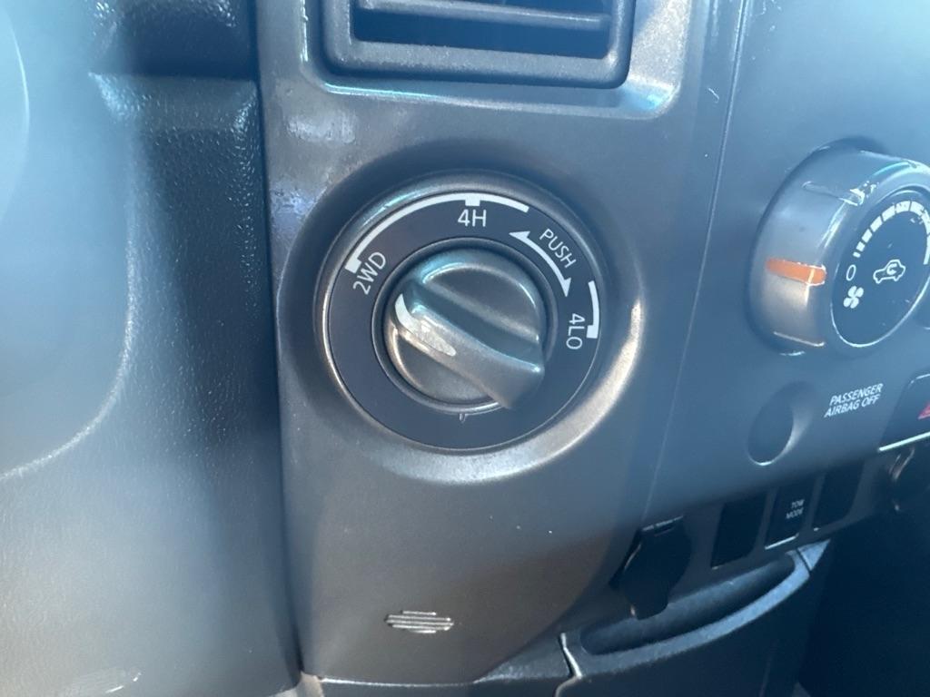 Nissan Titan 4WD Crew Cab SWB PRO-4X 2014