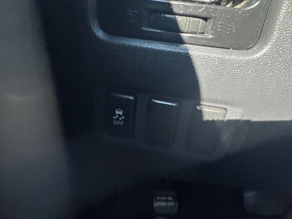 Nissan Titan 4WD Crew Cab SWB PRO-4X 2014