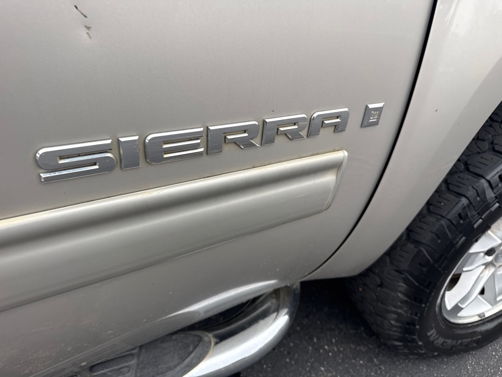 GMC Sierra 1500 4WD Crew Cab 143.5" SLE 2009 GMC Sierra 1500 4WD Crew Cab 143.5" SLE 2009