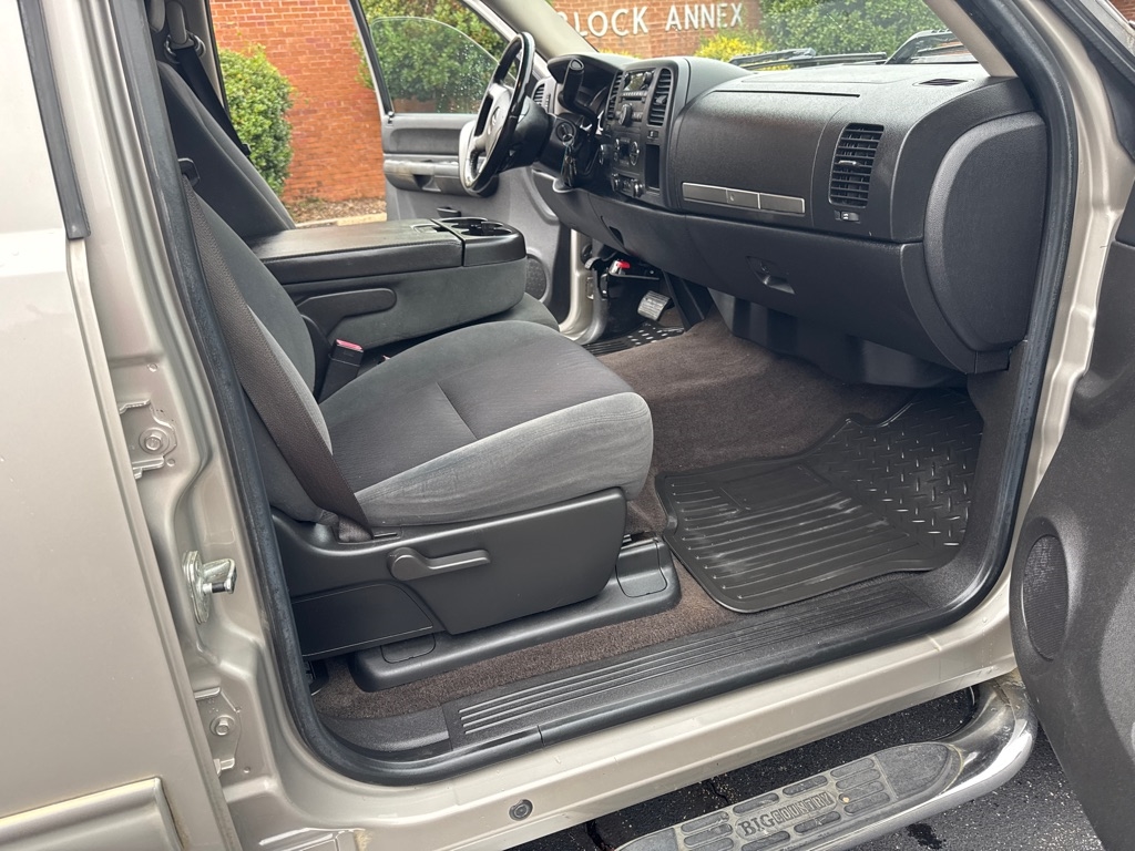 GMC Sierra 1500 4WD Crew Cab 143.5" SLE 2009 GMC Sierra 1500 4WD Crew Cab 143.5" SLE 2009