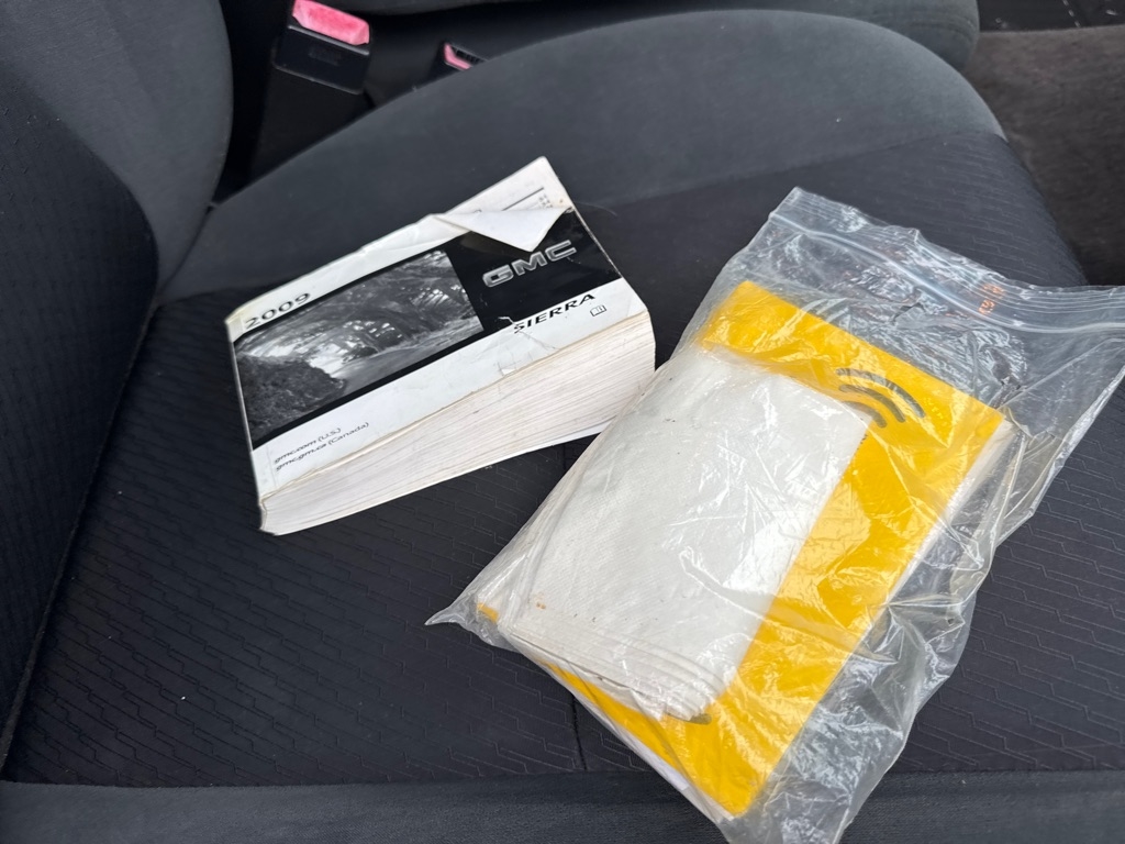 GMC Sierra 1500 4WD Crew Cab 143.5" SLE 2009 GMC Sierra 1500 4WD Crew Cab 143.5" SLE 2009