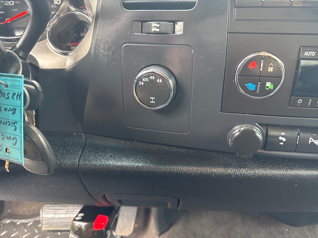 GMC Sierra 1500 4WD Crew Cab 143.5" SLE 2009 GMC Sierra 1500 4WD Crew Cab 143.5" SLE 2009