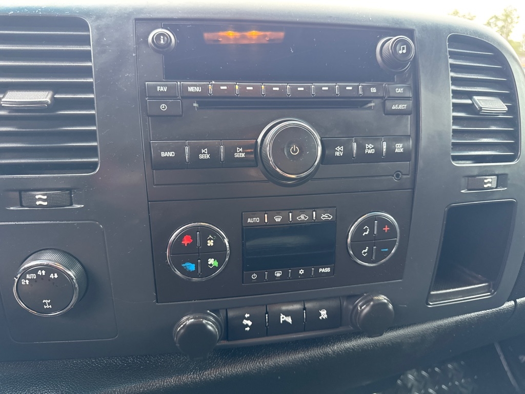 GMC Sierra 1500 4WD Crew Cab 143.5" SLE 2009 GMC Sierra 1500 4WD Crew Cab 143.5" SLE 2009