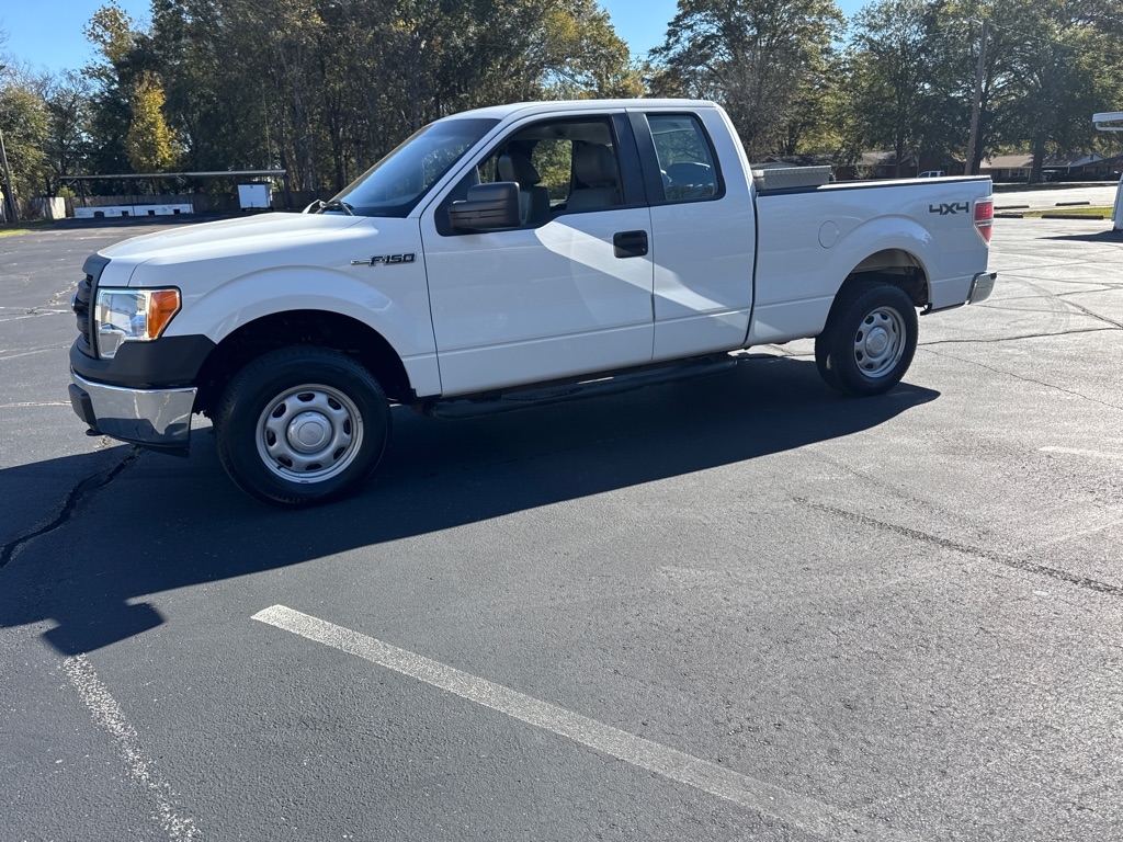 2013 Ford F-150 4WD SuperCab 145" XL