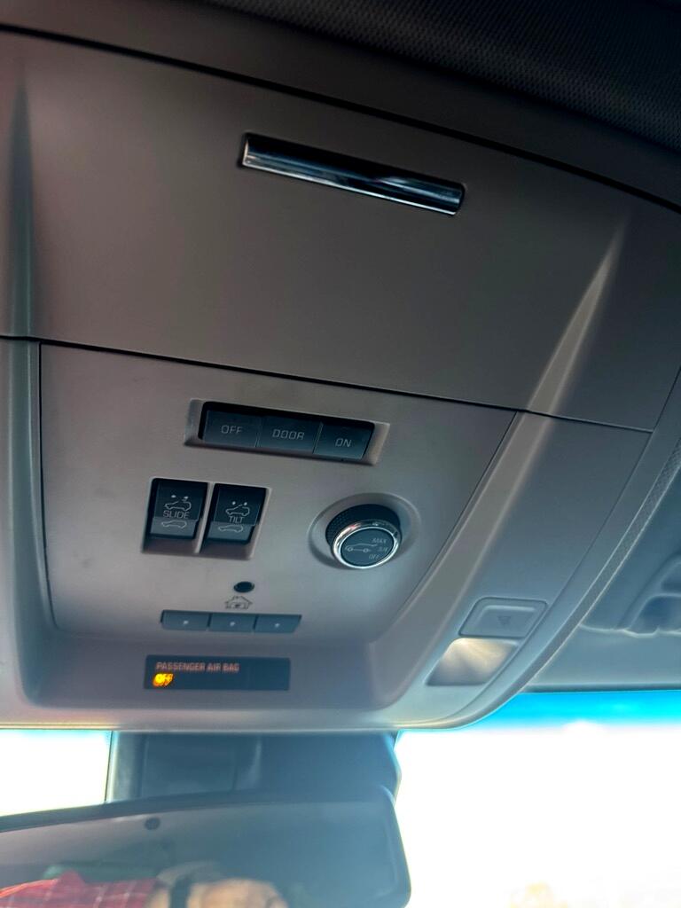 Chevrolet Suburban 2WD 4dr LTZ 2015