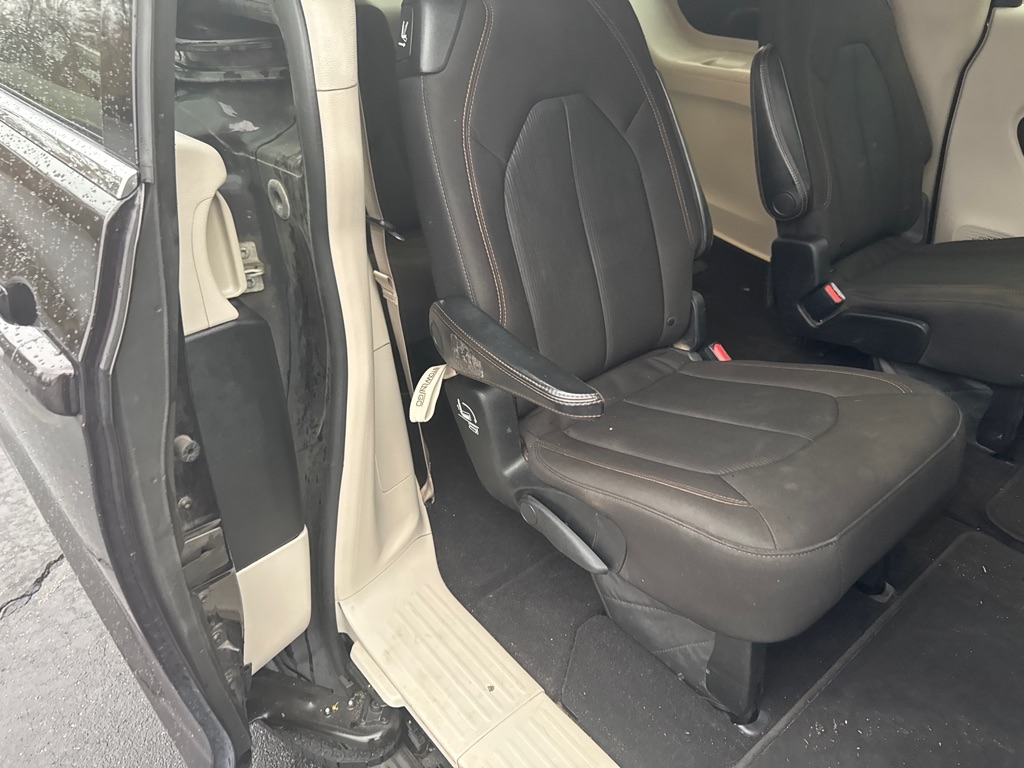 Chrysler Pacifica Touring FWD 2017