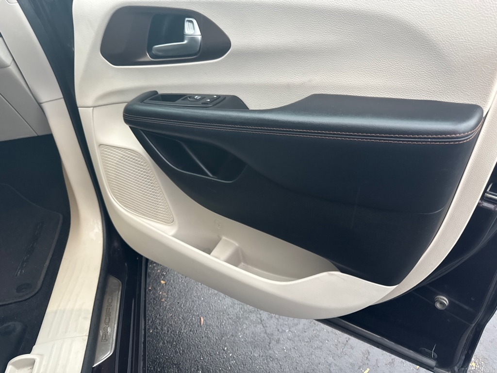 Chrysler Pacifica Touring FWD 2017