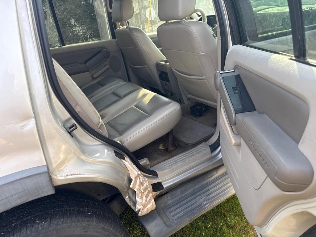 Ford Explorer 4dr 114" WB 4.0L XLT 2006