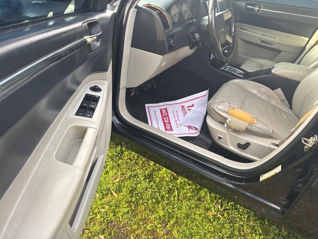 Chrysler 300 4dr Sdn 300 Touring 2006