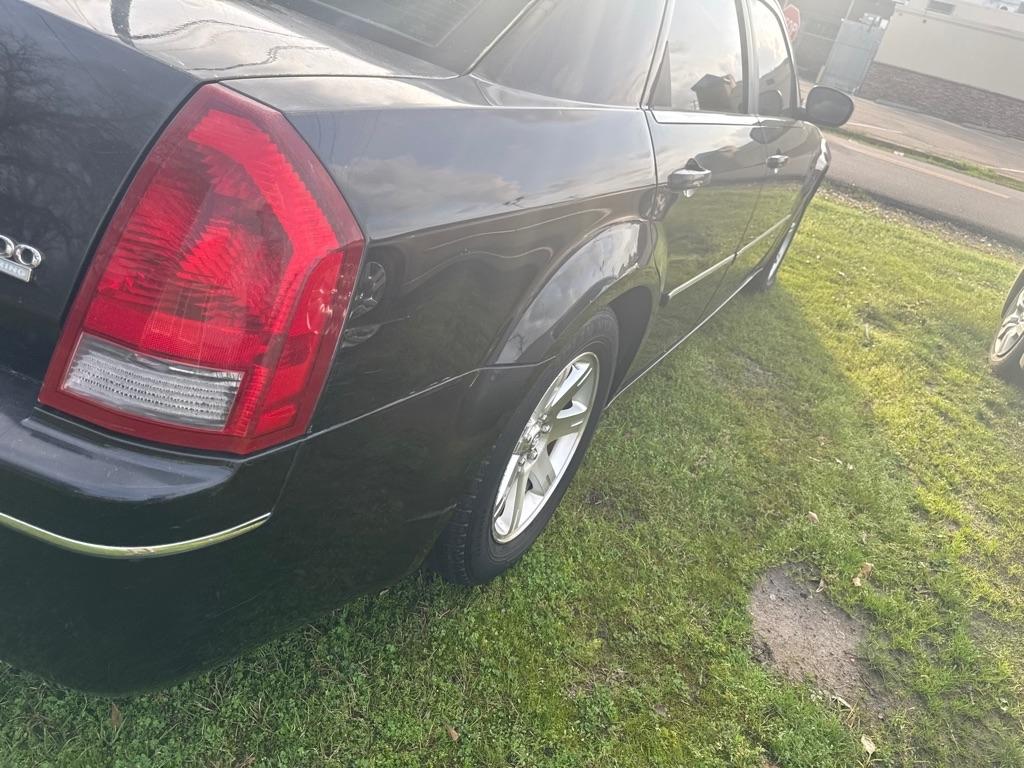 Chrysler 300 4dr Sdn 300 Touring 2006