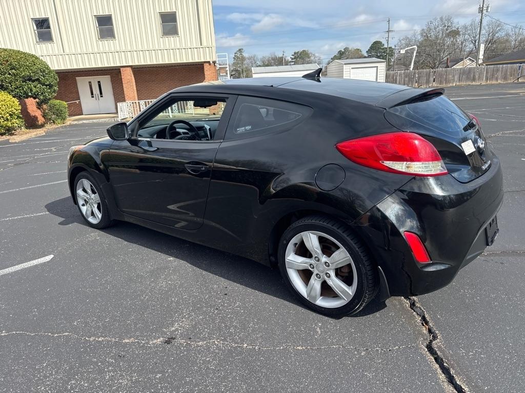 Hyundai Veloster 3dr Cpe Man w/Gray Int 2013