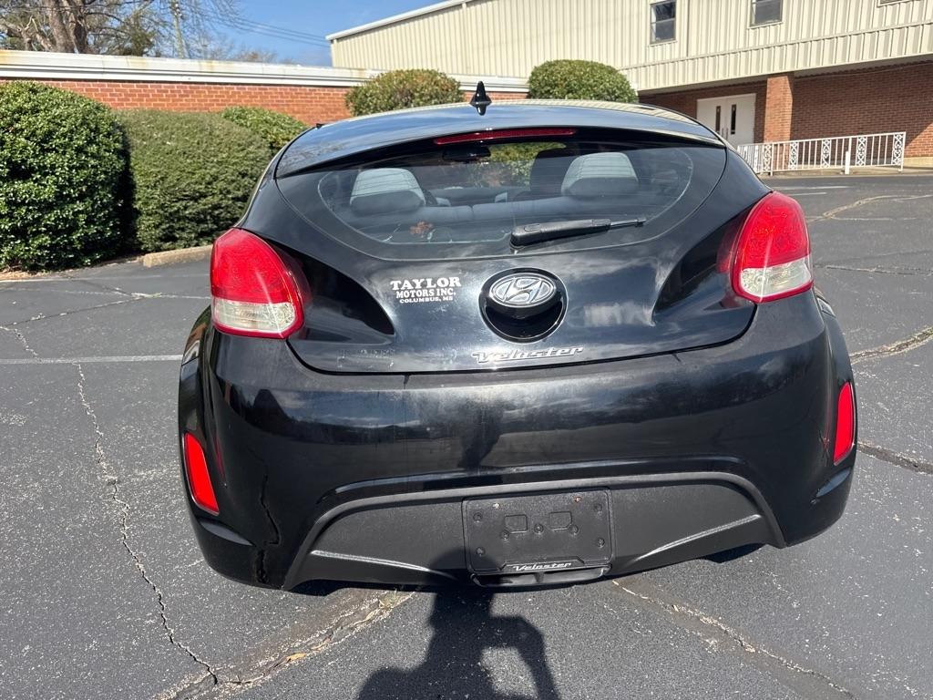 Hyundai Veloster 3dr Cpe Man w/Gray Int 2013
