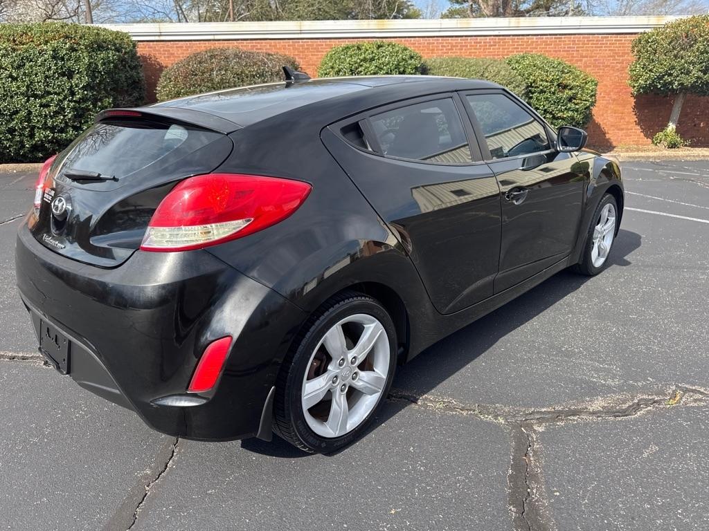 Hyundai Veloster 3dr Cpe Man w/Gray Int 2013