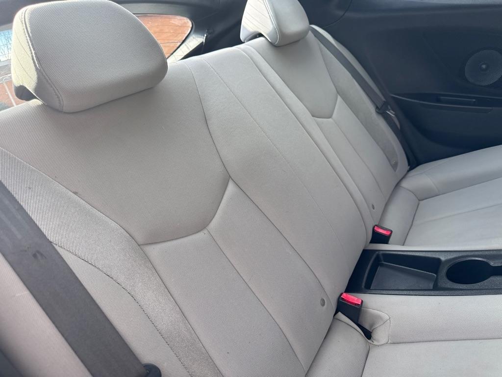 Hyundai Veloster 3dr Cpe Man w/Gray Int 2013