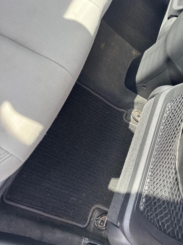 Hyundai Veloster 3dr Cpe Man w/Gray Int 2013