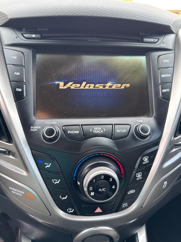 Hyundai Veloster 3dr Cpe Man w/Gray Int 2013