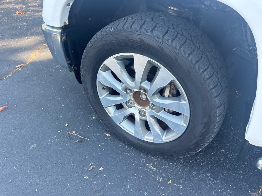 Toyota Tundra 2WD Truck CrewMax 5.7L V8 6-Spd AT LTD (Natl) 2015