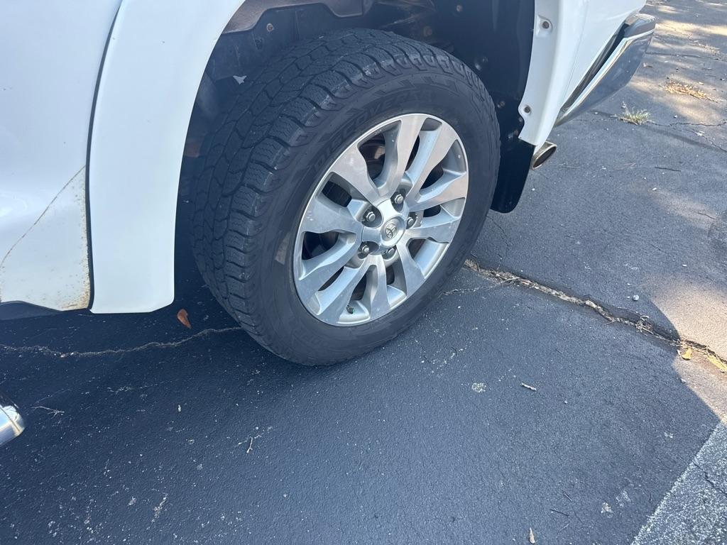 Toyota Tundra 2WD Truck CrewMax 5.7L V8 6-Spd AT LTD (Natl) 2015