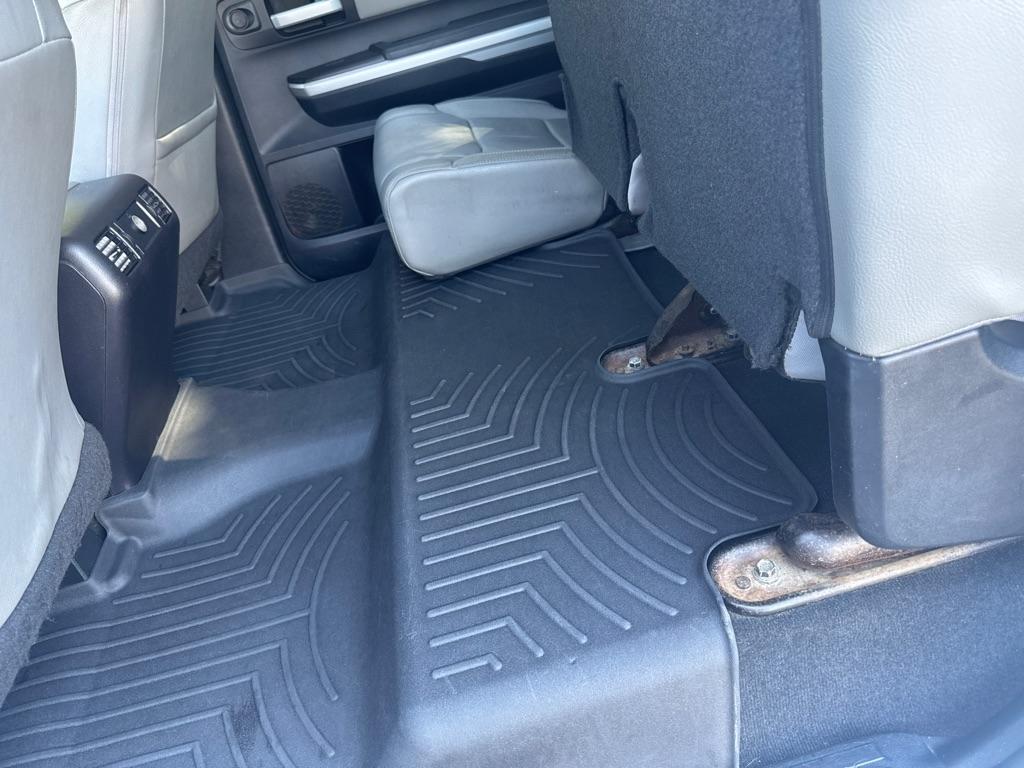 Toyota Tundra 2WD Truck CrewMax 5.7L V8 6-Spd AT LTD (Natl) 2015