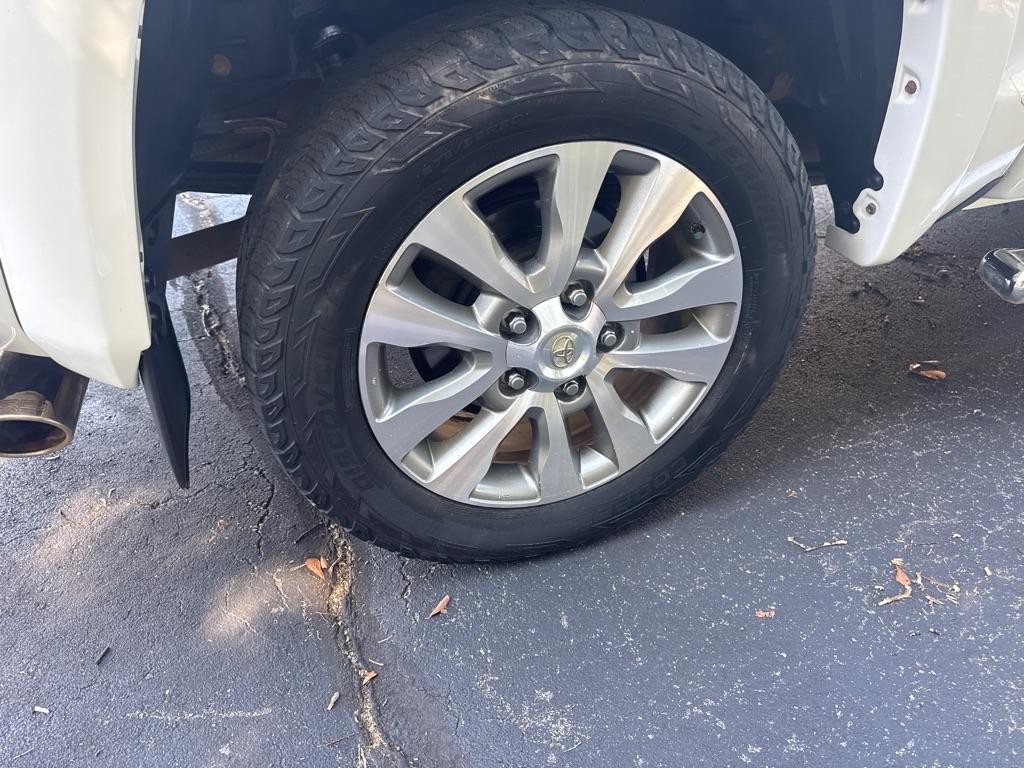 Toyota Tundra 2WD Truck CrewMax 5.7L V8 6-Spd AT LTD (Natl) 2015