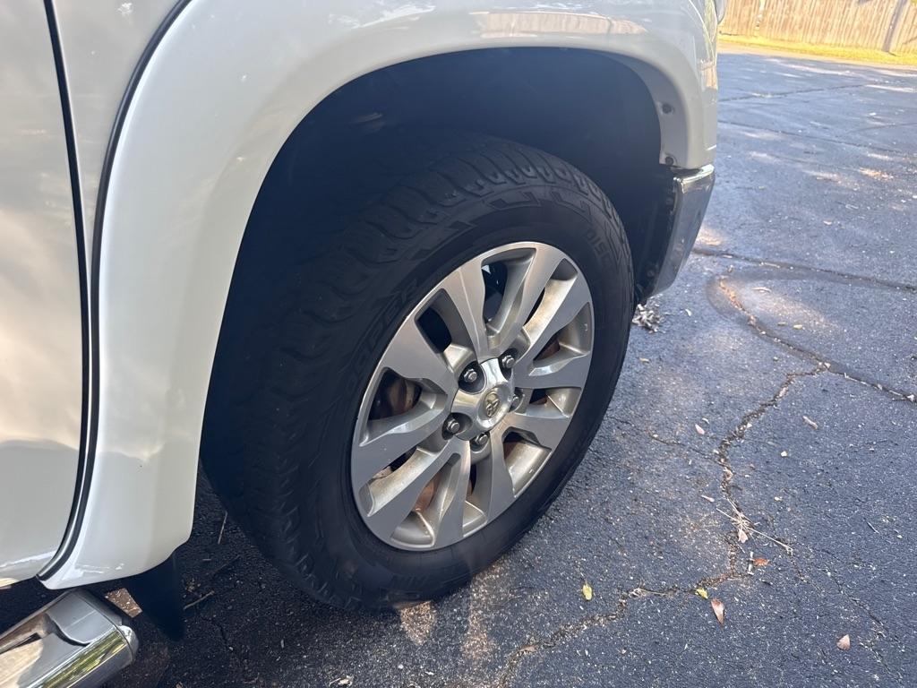 Toyota Tundra 2WD Truck CrewMax 5.7L V8 6-Spd AT LTD (Natl) 2015