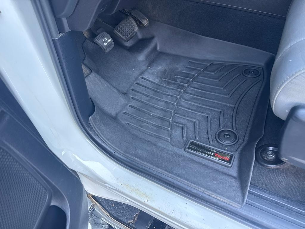 Toyota Tundra 2WD Truck CrewMax 5.7L V8 6-Spd AT LTD (Natl) 2015