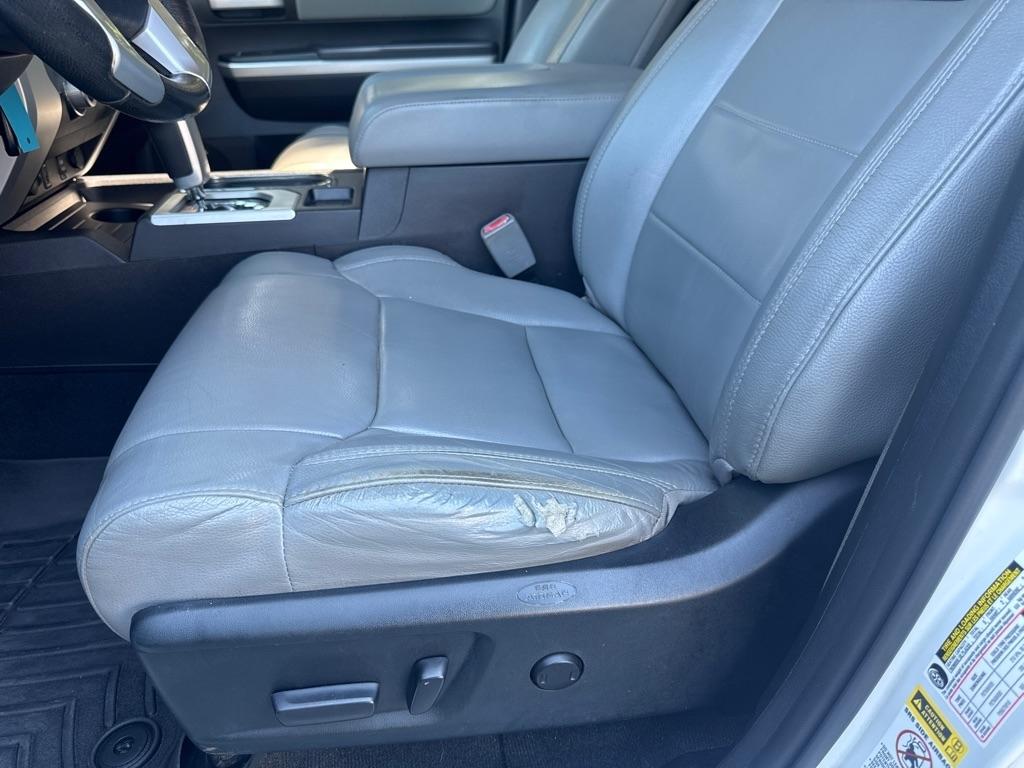 Toyota Tundra 2WD Truck CrewMax 5.7L V8 6-Spd AT LTD (Natl) 2015