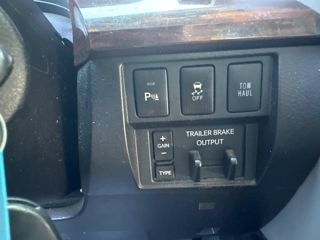 Toyota Tundra 2WD Truck CrewMax 5.7L V8 6-Spd AT LTD (Natl) 2015
