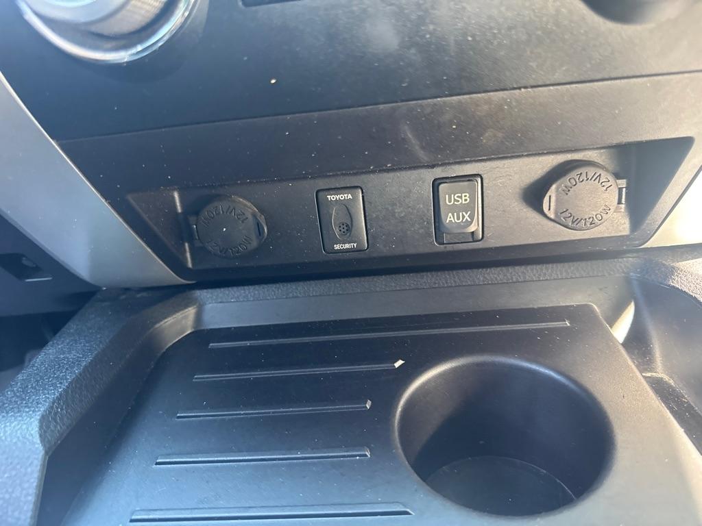 Toyota Tundra 2WD Truck CrewMax 5.7L V8 6-Spd AT LTD (Natl) 2015