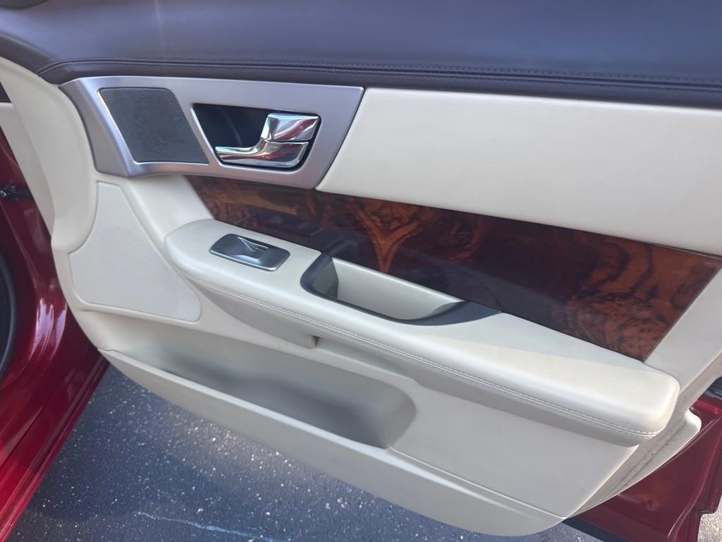 Jaguar XF 4dr Sdn Portfolio 2011