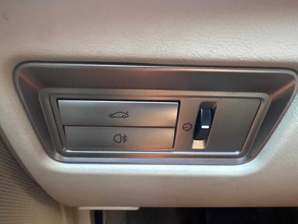 Jaguar XF 4dr Sdn Portfolio 2011