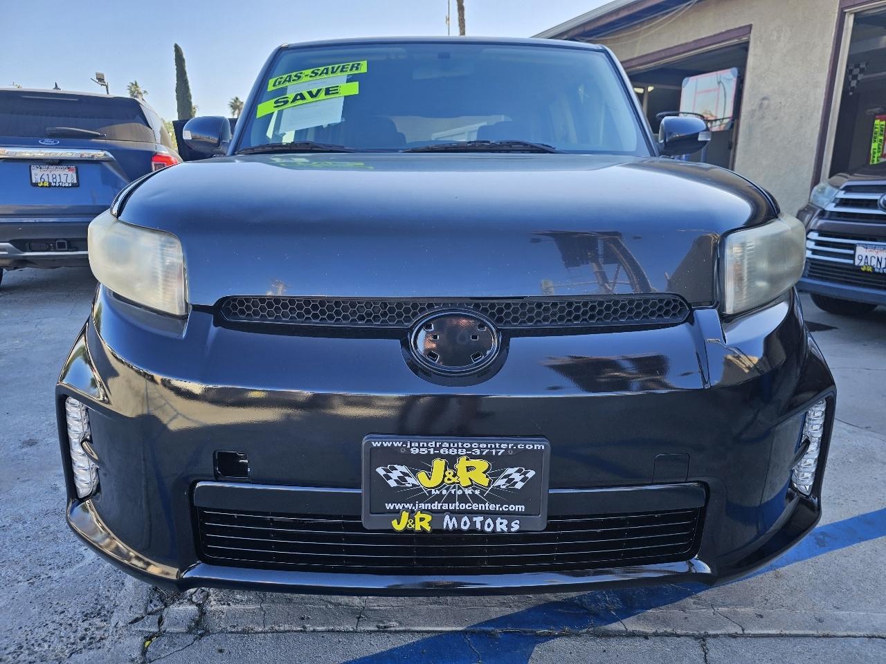 Scion xB 5-Door Wagon 5-Spd MT 2015