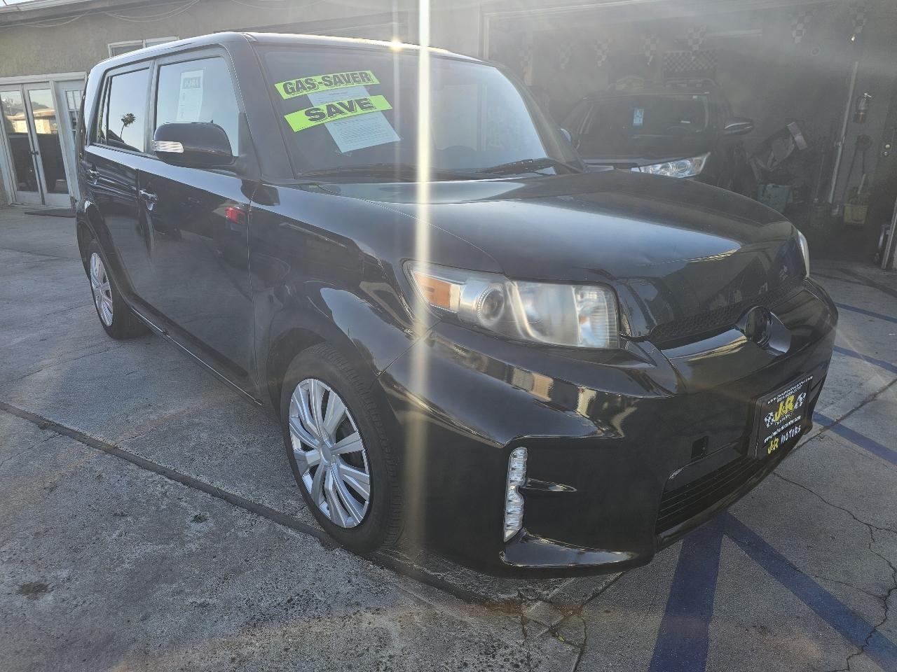 Scion xB 5-Door Wagon 5-Spd MT 2015
