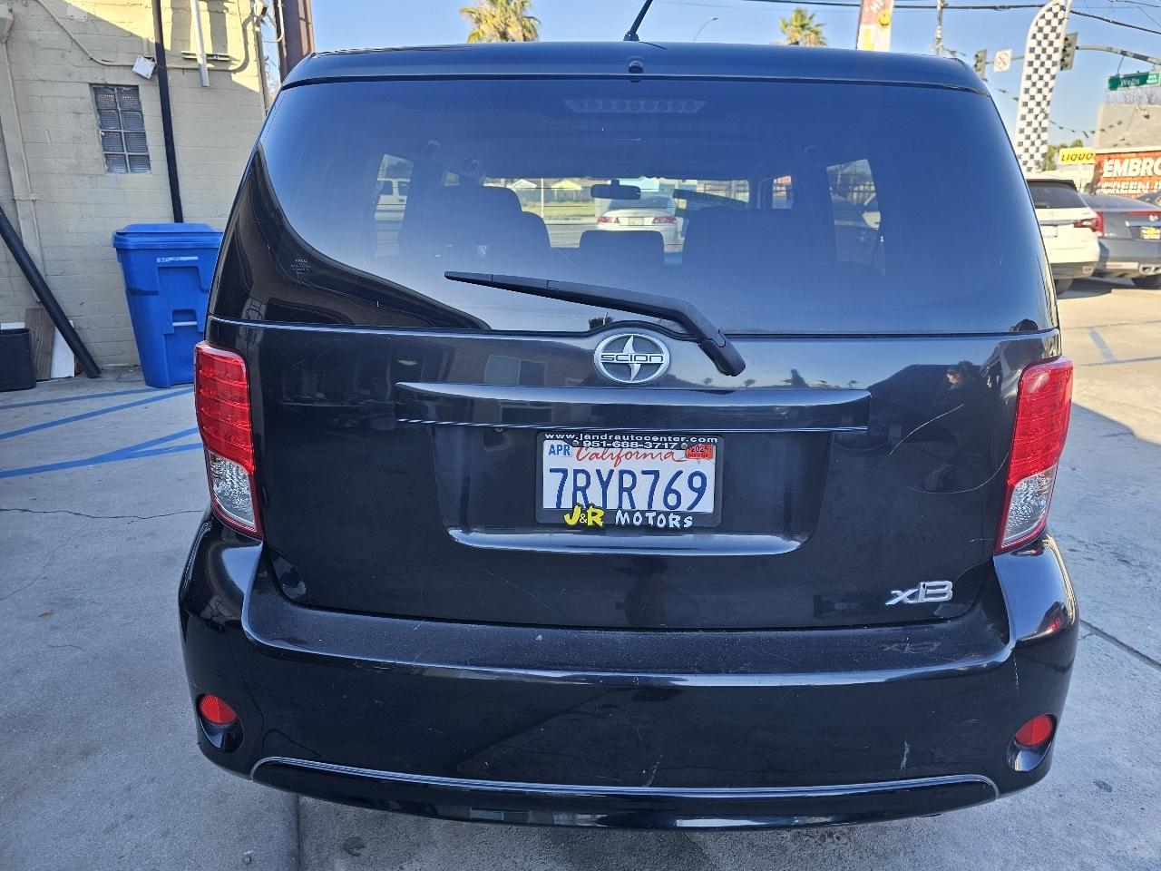 Scion xB 5-Door Wagon 5-Spd MT 2015