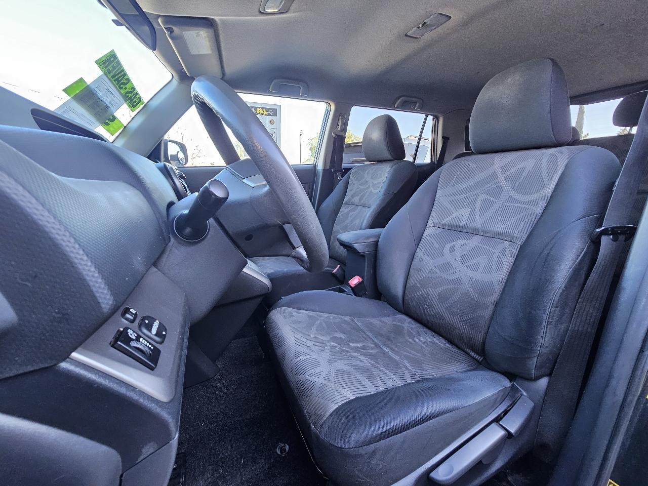 Scion xB 5-Door Wagon 5-Spd MT 2015