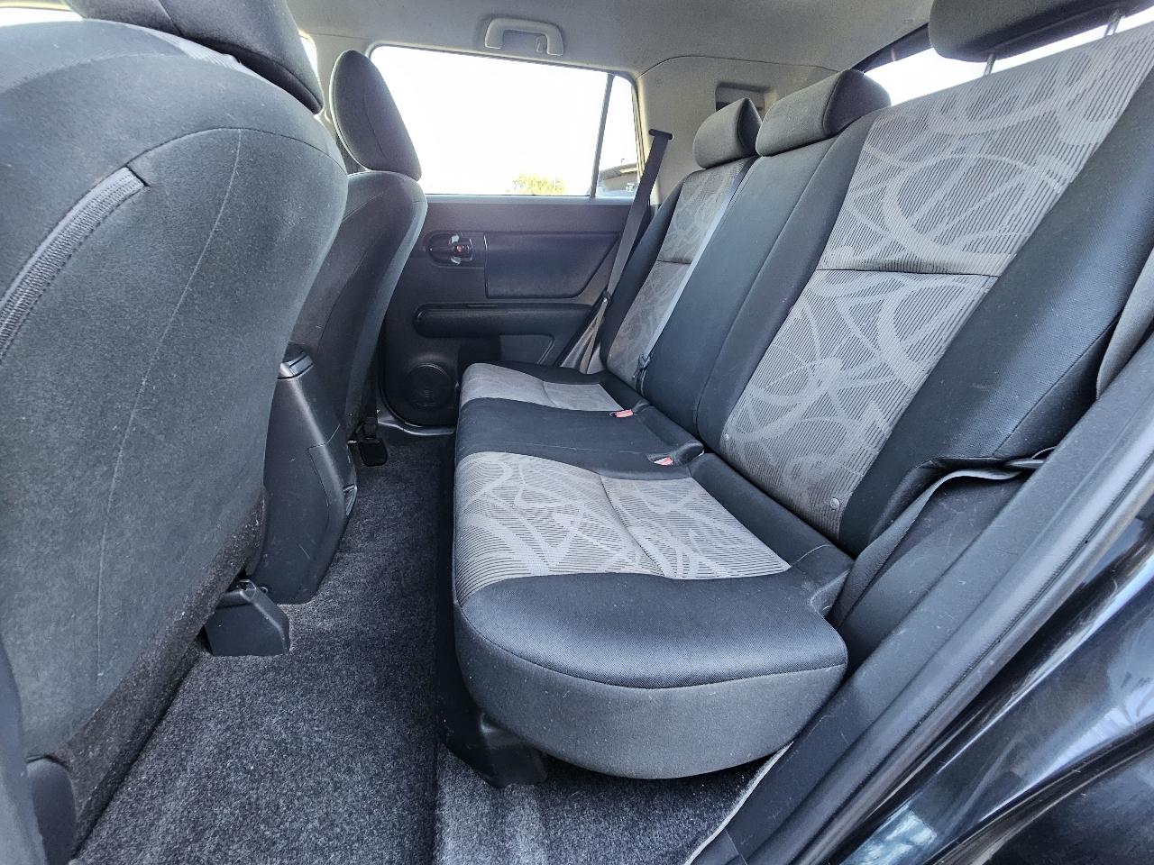 Scion xB 5-Door Wagon 5-Spd MT 2015