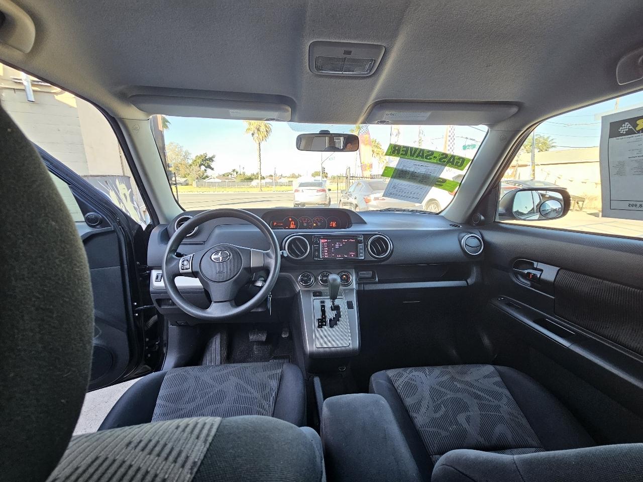 Scion xB 5-Door Wagon 5-Spd MT 2015