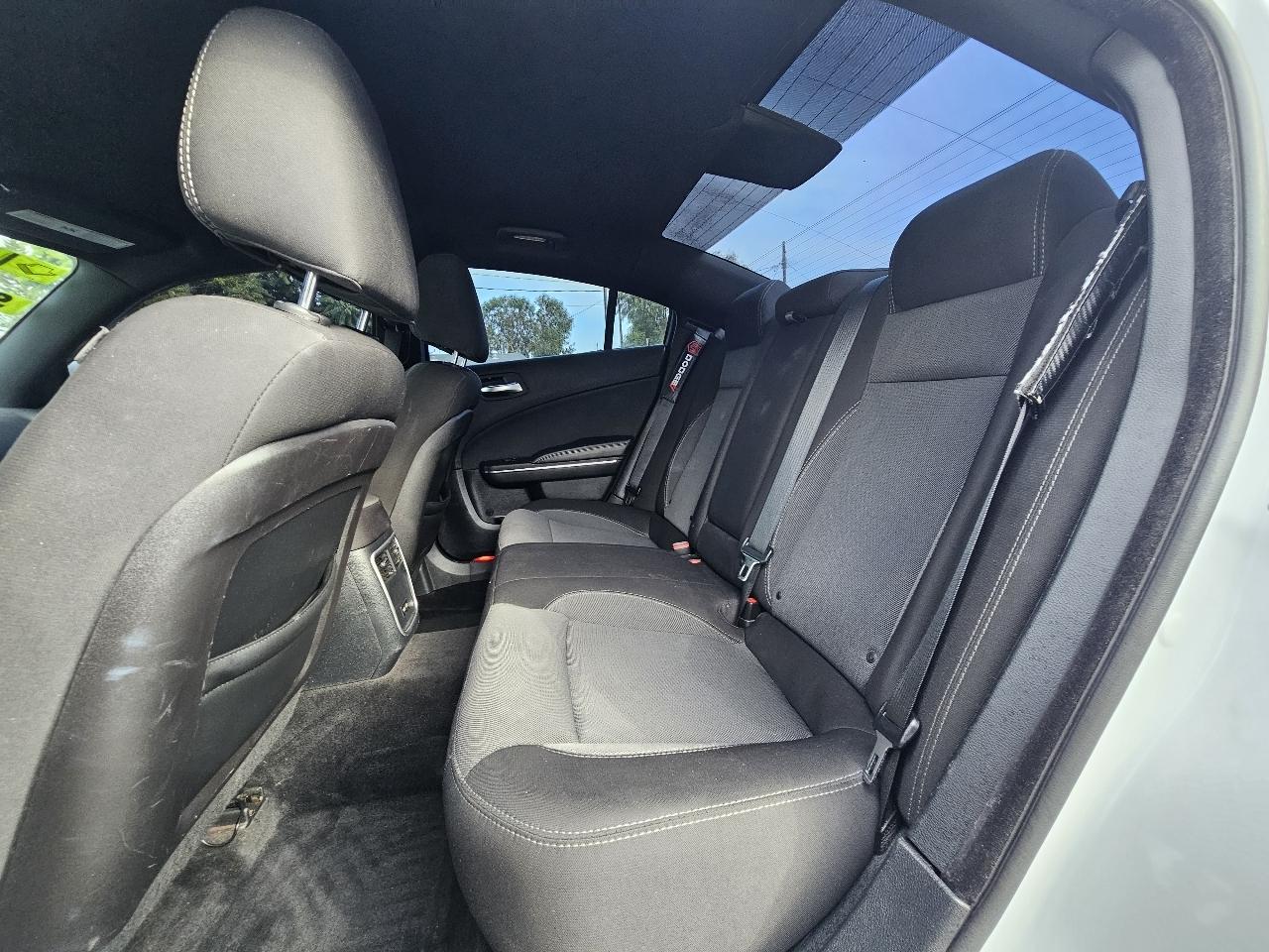 Dodge Charger SE 2015