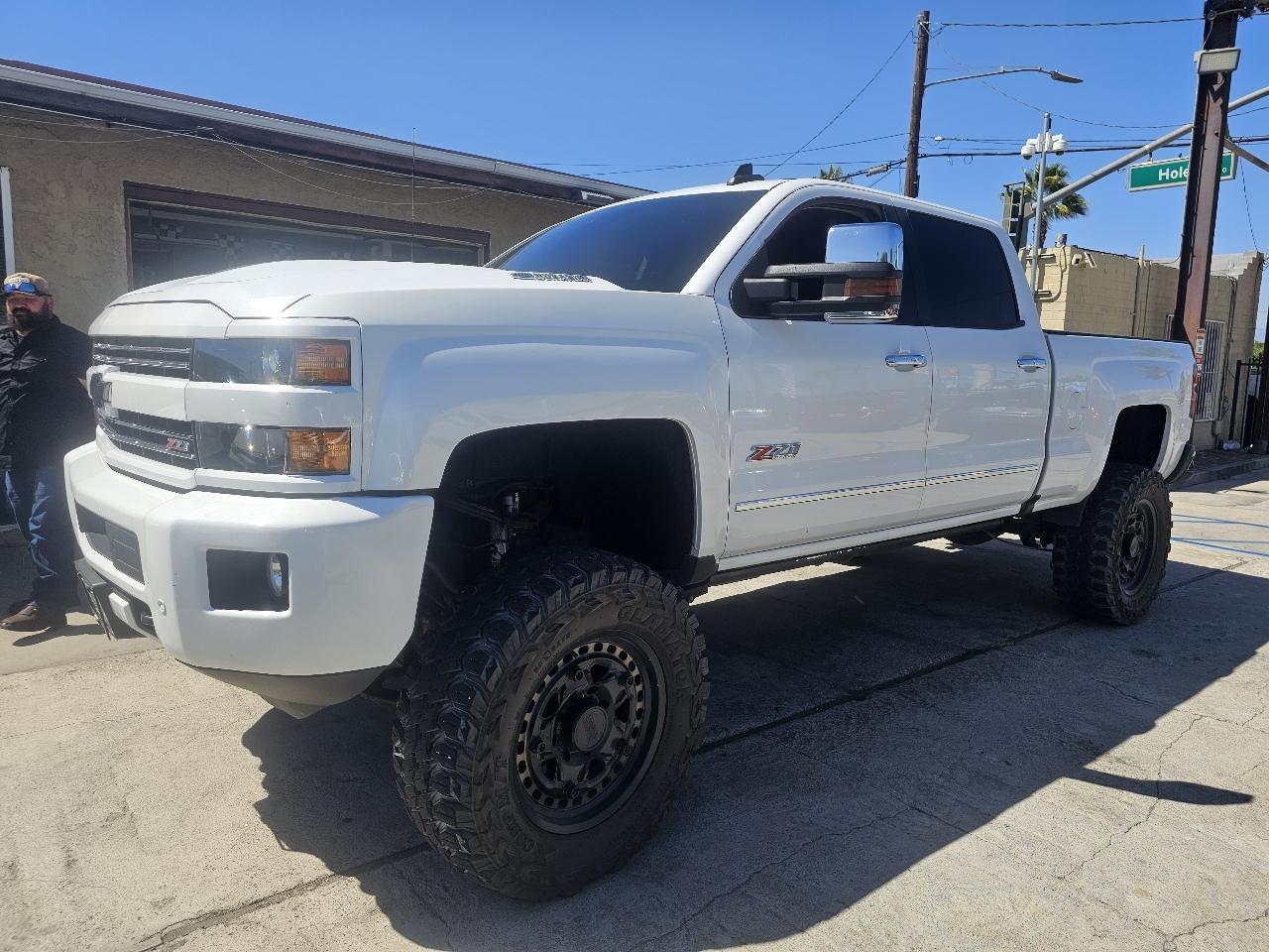 Chevrolet Silverado 2500HD 4WD Crew Cab 153" LTZ 2017