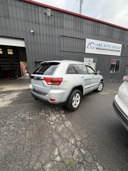 Jeep Grand Cherokee photo 11