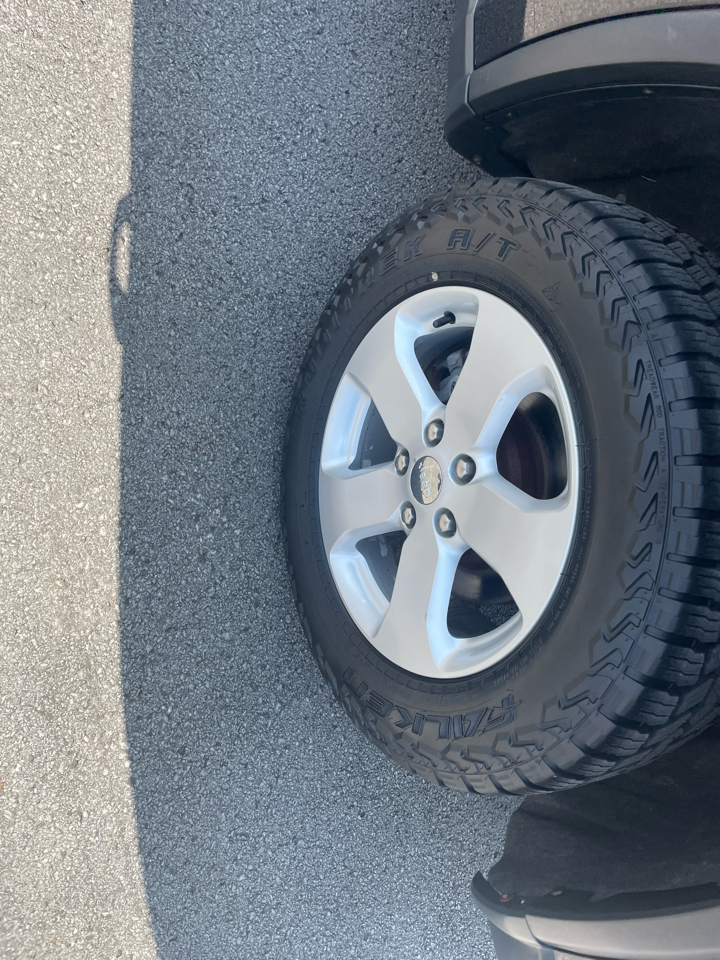 Jeep Grand Cherokee Laredo 4WD 2011 Jeep Grand Cherokee Laredo 4WD 2011