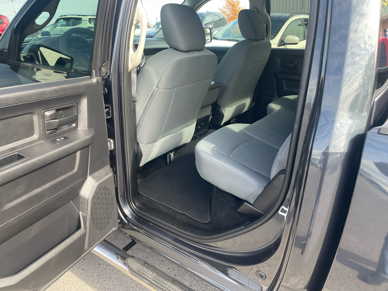 RAM 1500 2WD Crew Cab 140.5" Sport 2016