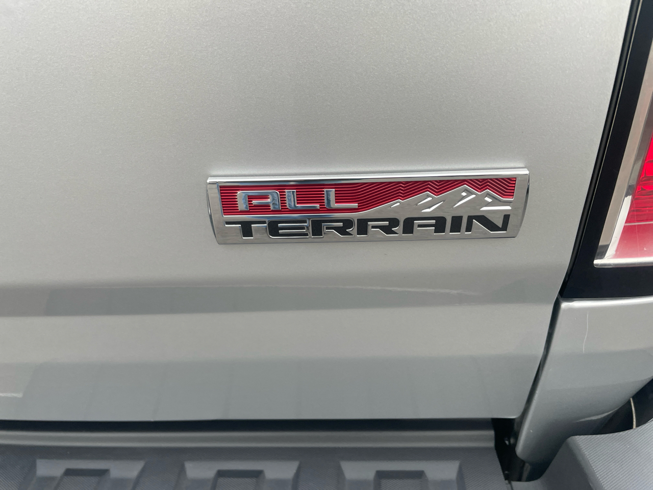 GMC Canyon 4WD Crew Cab 128.3" All Terrain w/Leather 2015