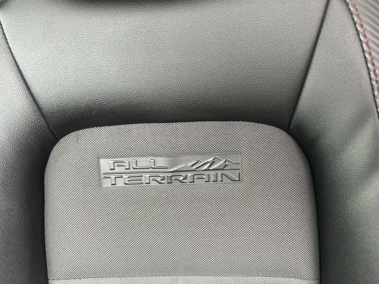 GMC Canyon 4WD Crew Cab 128.3" All Terrain w/Leather 2015