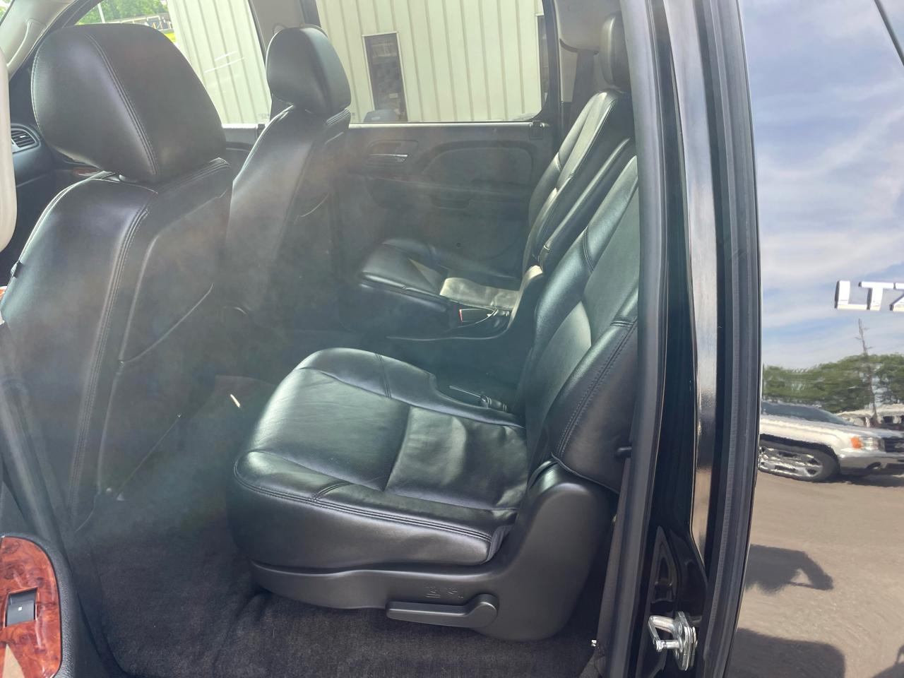 Chevrolet Suburban LTZ 1500 4WD 2012
