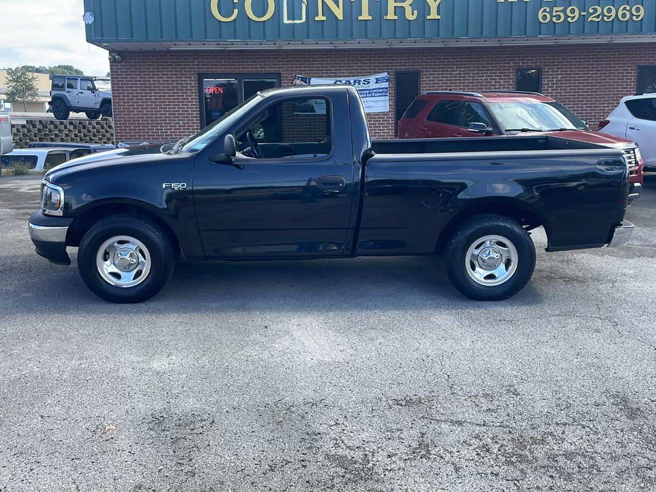 Ford F-150 2WD Reg Cab 126" XL 2004