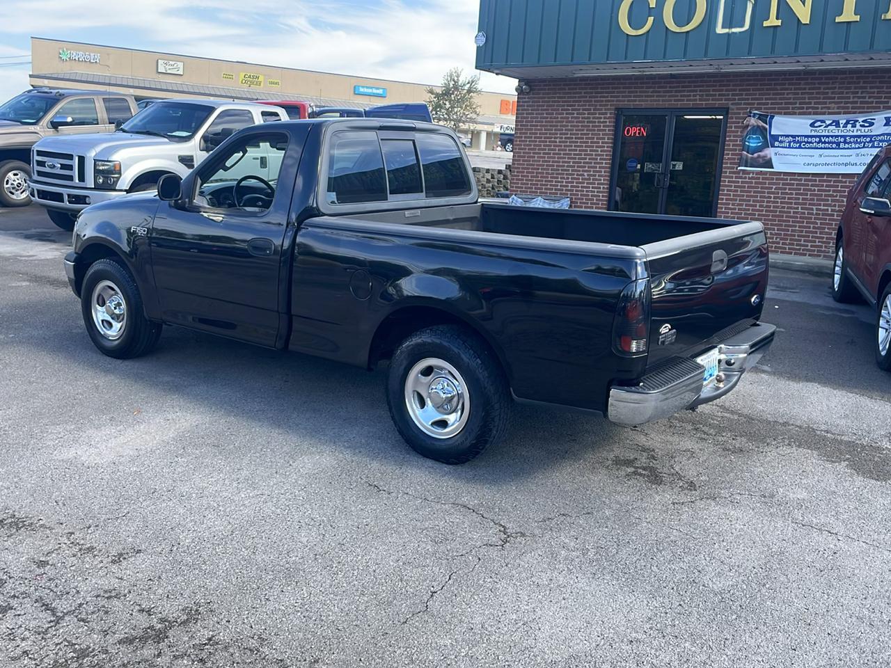 Ford F-150 2WD Reg Cab 126" XL 2004