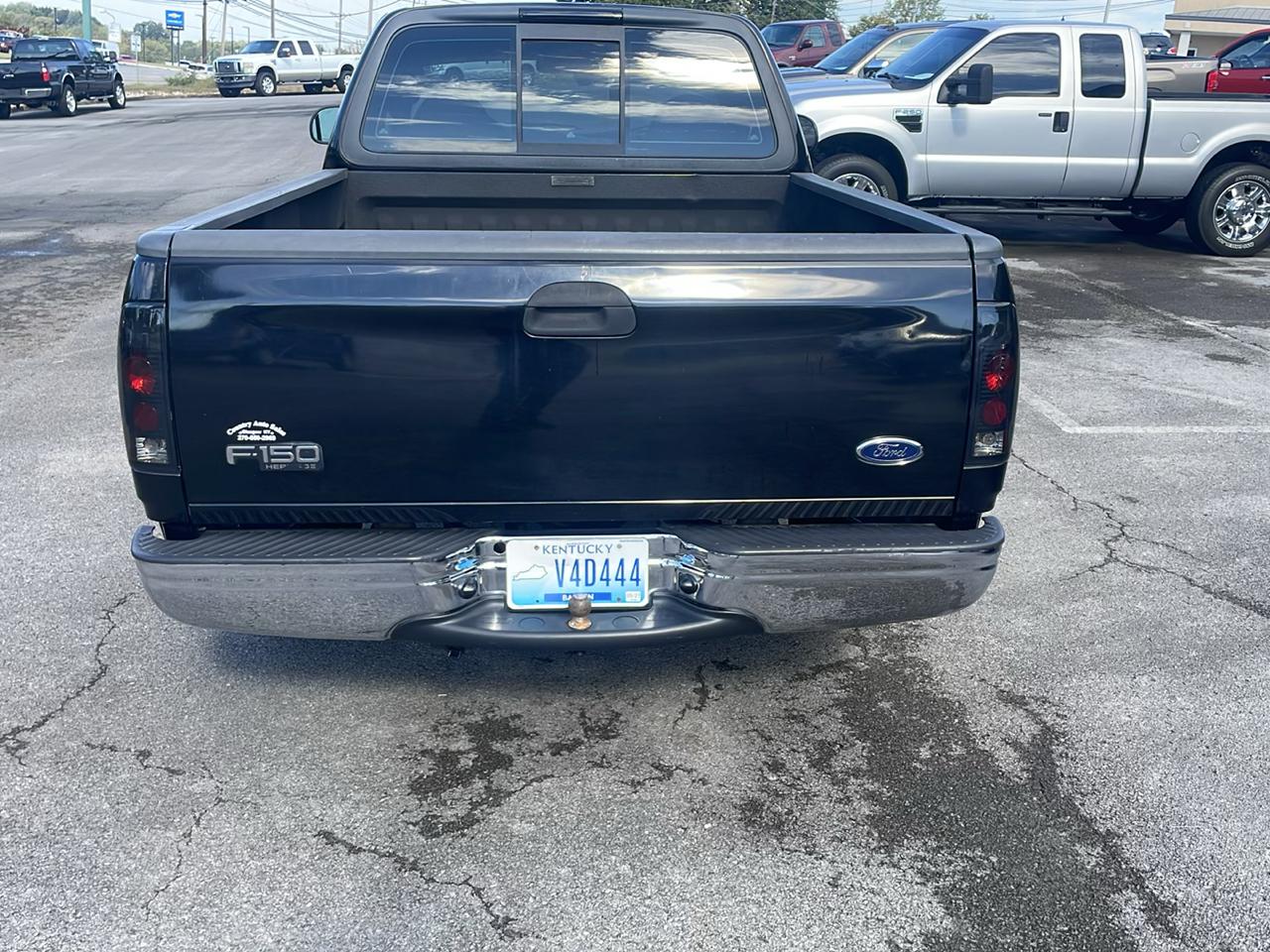 Ford F-150 2WD Reg Cab 126" XL 2004