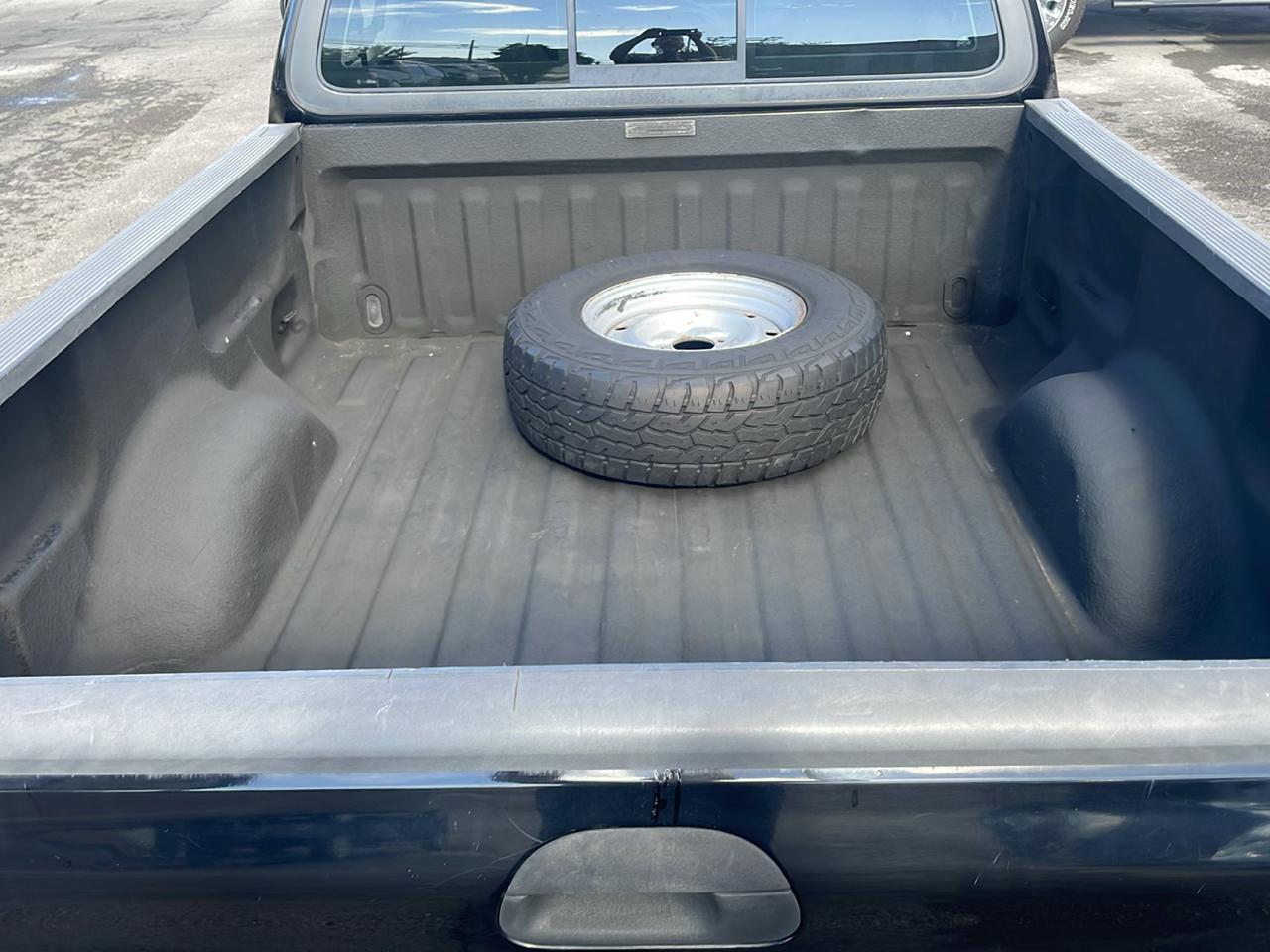 Ford F-150 2WD Reg Cab 126" XL 2004