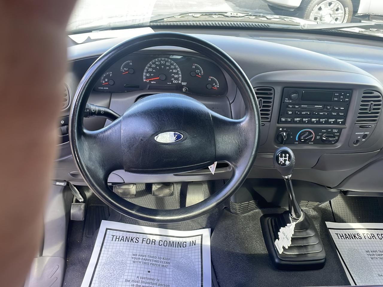 Ford F-150 2WD Reg Cab 126" XL 2004